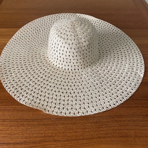 Floppy Beige Hat - Picture 1 of 3
